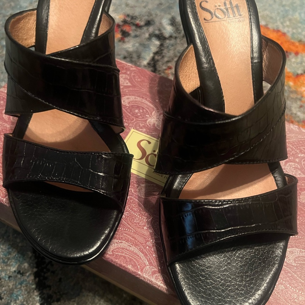 Sofft Veda Black Sandals Sleek Slide Design